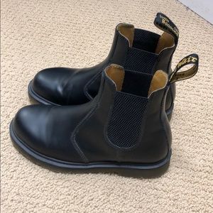 Dr Martens Chelsea Boots Women’s Size 9-worn once!